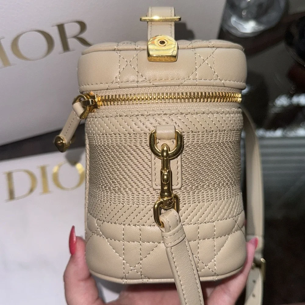 🔥LIKE NEW🔥 Dior Lambskin Cannage Small Diortravel Vanity Case Warm - Picture 7 of 13